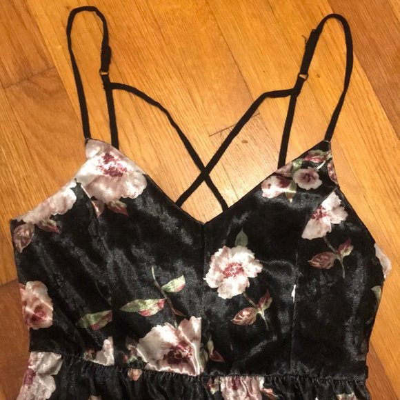 🌸IVY & MAIN VELVET FLORAL MINI🌸 - Picture 5 of 8